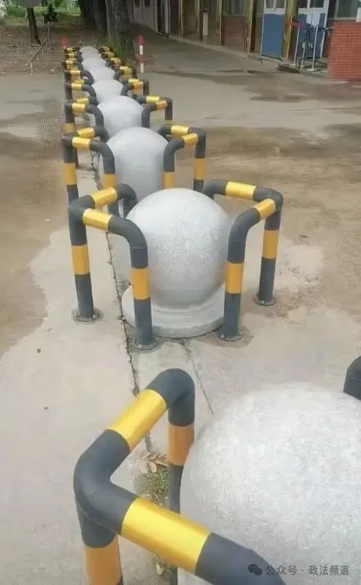 DƬ